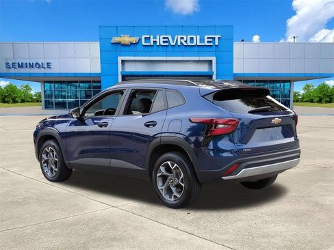 Used 2024 Chevrolet Trax LT w/ Driver Confidence Package FWD image 3