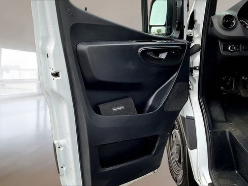 Used 2025 Mercedes-Benz Sprinter 2500 image 17