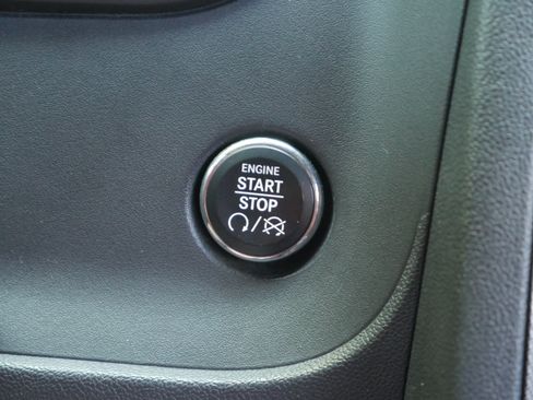 Used 2013 Dodge Challenger SXT RWD image 8