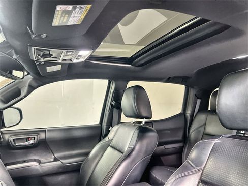 Used 2021 Toyota Tacoma TRD Off-Road image 16