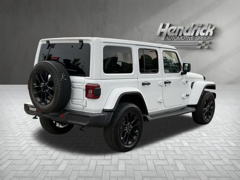 Used 2025 Jeep Wrangler Unlimited Sahara AWD/4WD image 8
