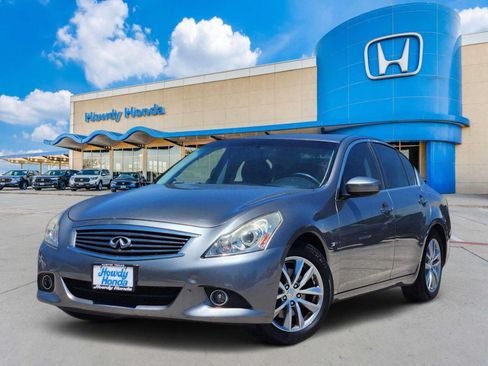 Used 2015 INFINITI Q40 w/ Moonroof Package RWD image 1