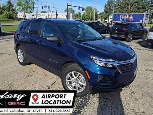 Used 2023 Chevrolet Equinox LS w/ LS Convenience Package AWD/4WD image 2