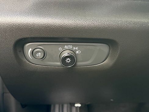 Used 2023 Chevrolet Traverse LT image 26