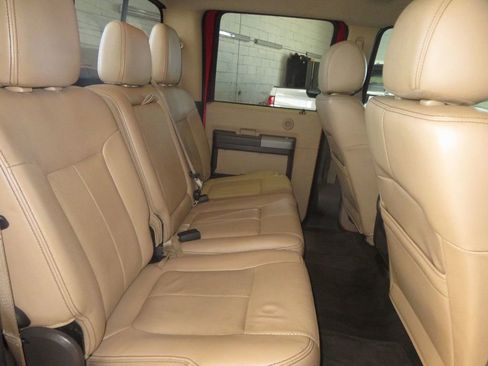 Used 2015 Ford F250 Lariat w/ Lariat Interior Package AWD/4WD image 31