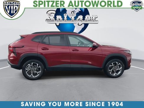 Used 2025 Chevrolet Trax LT w/ LT Convenience Package image 10