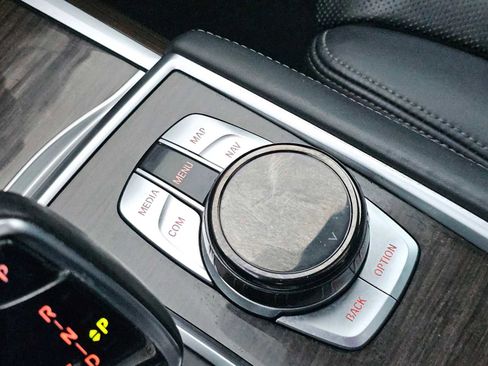 Used 2018 BMW 740e xDrive image 30