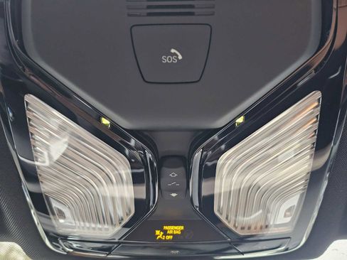 Used 2025 BMW 330i xDrive Sedan w/ Premium Package image 31