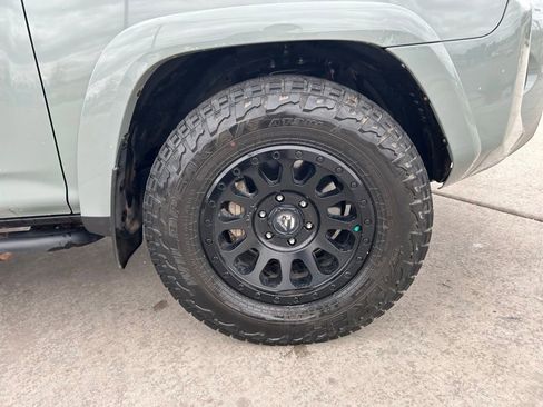 Used 2023 Toyota 4Runner TRD Off-Road Premium w/ Off Road Premium Plus Package AWD/4WD image 32