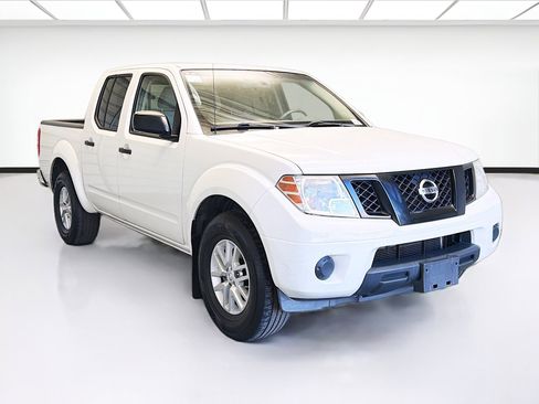 Used 2019 Nissan Frontier SV image 3