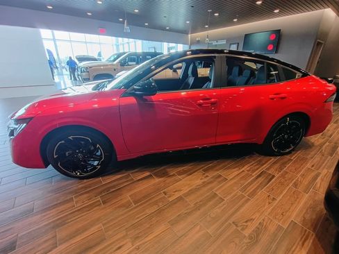 New 2026 Nissan Sentra SR w/ Floor Mat Package FWD image 5