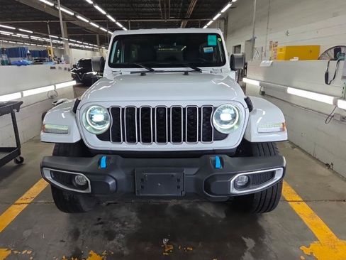 Used 2024 Jeep Wrangler Unlimited Sahara w/ Technology Group AWD/4WD image 5