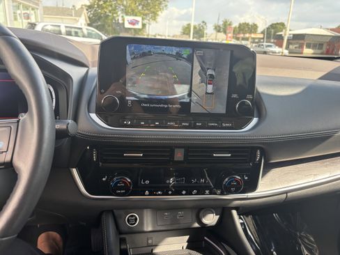 Used 2023 Nissan Rogue Platinum image 24