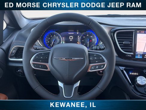 New 2026 Chrysler Pacifica Pinnacle image 12