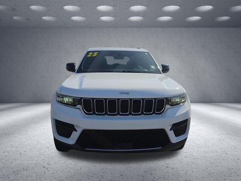Used 2025 Jeep Grand Cherokee Laredo X w/ Luxury Tech Group I RWD image 2