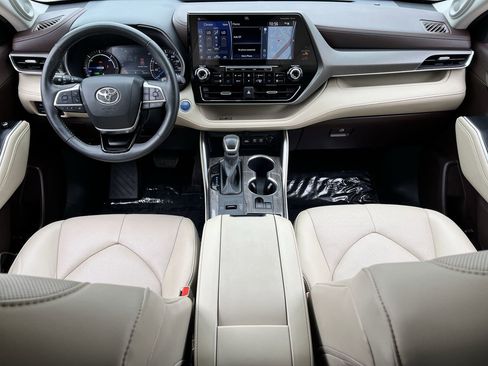 Used 2021 Toyota Highlander Limited AWD/4WD image 9