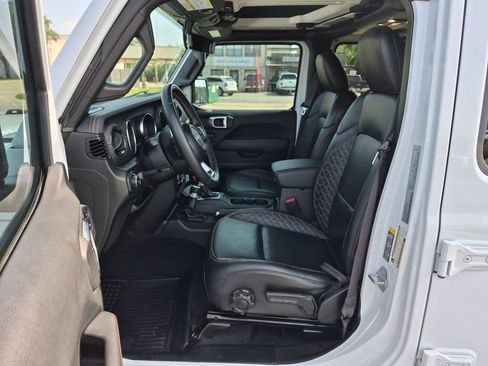 Used 2022 Jeep Wrangler Unlimited Sahara AWD/4WD image 18