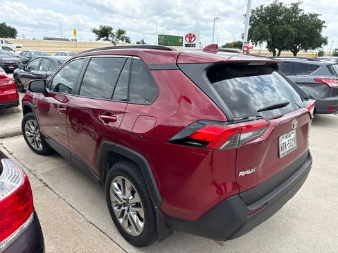 Used 2025 Toyota RAV4 XLE Premium FWD image 5