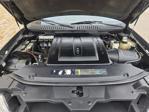 Used 2005 Lincoln Navigator Luxury image 16