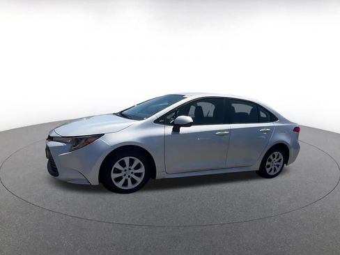 Used 2025 Toyota Corolla LE FWD image 8
