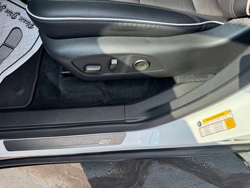 Certified 2026 Buick Enclave Sport Touring FWD image 17