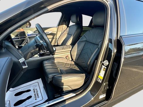 Used 2023 BMW 760i xDrive image 22