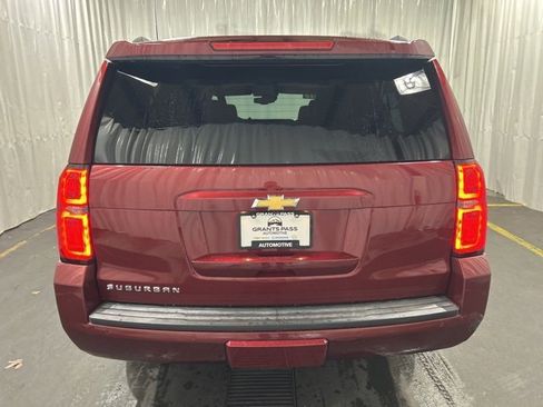Used 2017 Chevrolet Suburban LT w/ LT Signature Package image 4