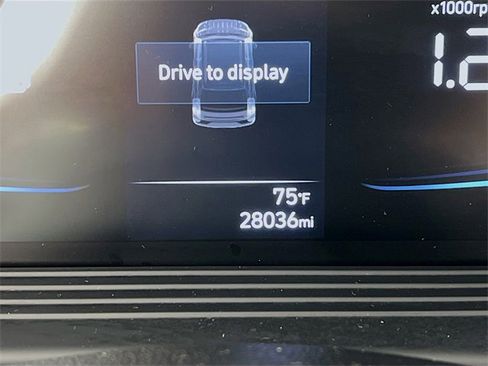 Used 2024 Hyundai Venue SEL image 15