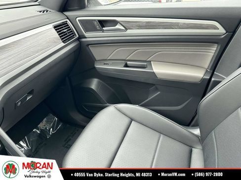 Certified 2023 Volkswagen Atlas Cross Sport SE w/ Panoramic Sunroof Package AWD/4WD image 33