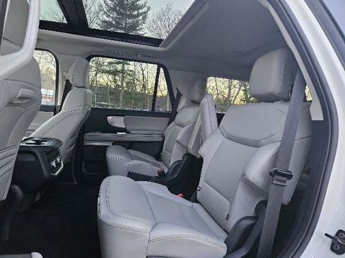 Certified 2025 Ford Expedition Active image 11