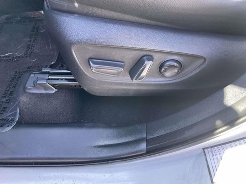 Used 2025 Toyota Grand Highlander AWD image 31