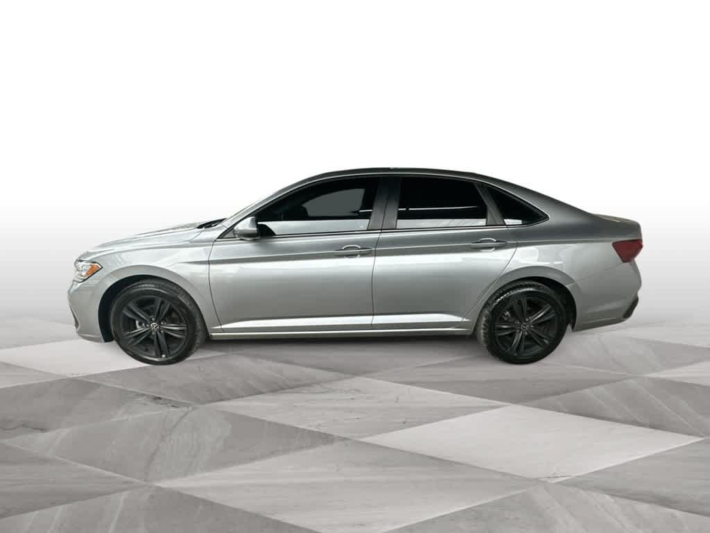 Used 2022 Volkswagen Jetta SE w/ Panoramic Sunroof Package FWD image 5