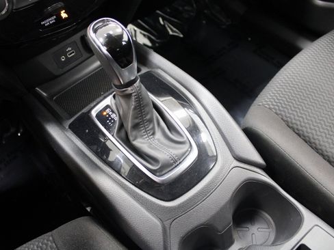 Used 2020 Nissan Rogue Sport S image 29