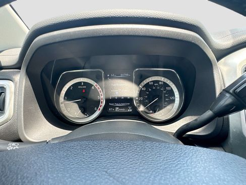 Used 2017 Nissan Titan SV AWD/4WD image 11