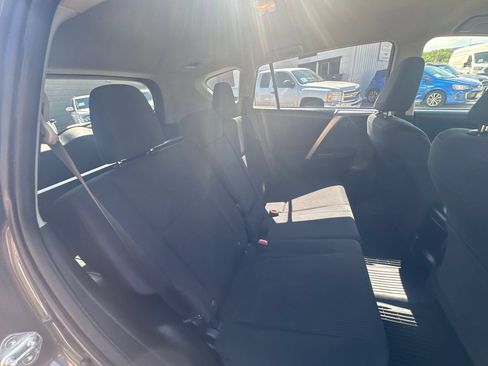 Used 2018 Toyota RAV4 LE w/ All Weather Liner Package AWD/4WD image 17