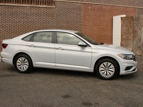 Used 2019 Volkswagen Jetta S w/ Driver Assistance Package FWD image 2