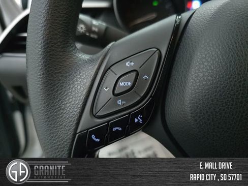 Used 2022 Toyota C-HR XLE image 31