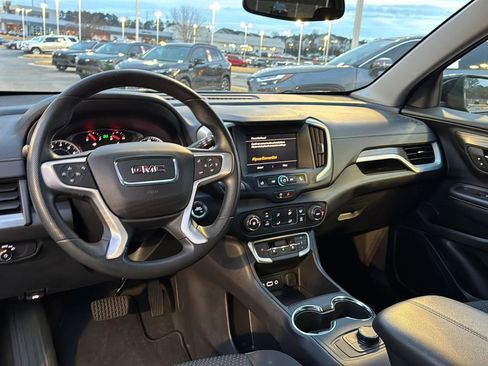 Used 2024 GMC Terrain SLE image 16