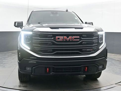 Used 2022 GMC Sierra 1500 AT4 w/ AT4 Preferred Package AWD/4WD image 3