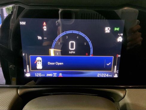 Used 2025 Chevrolet TrailBlazer LT AWD/4WD image 20