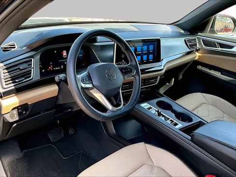 Used 2024 Volkswagen Atlas Cross Sport SE FWD image 18