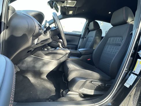 Used 2024 Honda HR-V Sport image 3