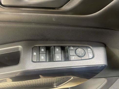 Used 2025 Nissan Pathfinder SV AWD/4WD image 14