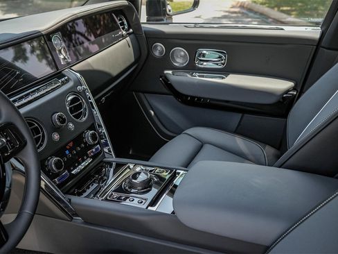New 2025 Rolls-Royce Cullinan image 20