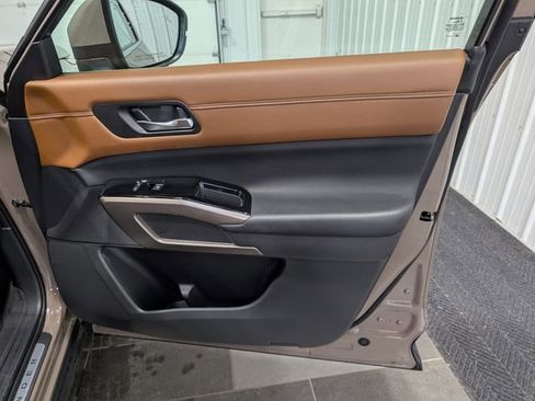 Used 2023 Nissan Pathfinder Platinum w/ Cargo Package AWD/4WD image 28