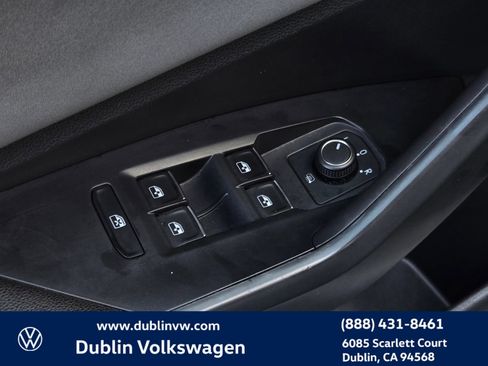 Certified 2025 Volkswagen Jetta SE FWD image 11