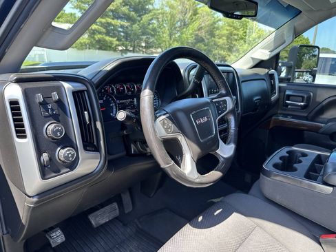 Used 2019 GMC Sierra 2500 SLE w/ SLE Preferred Package AWD/4WD image 14