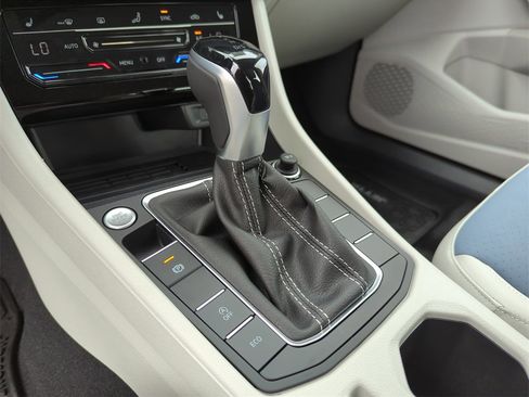 New 2025 Volkswagen Jetta SE image 34