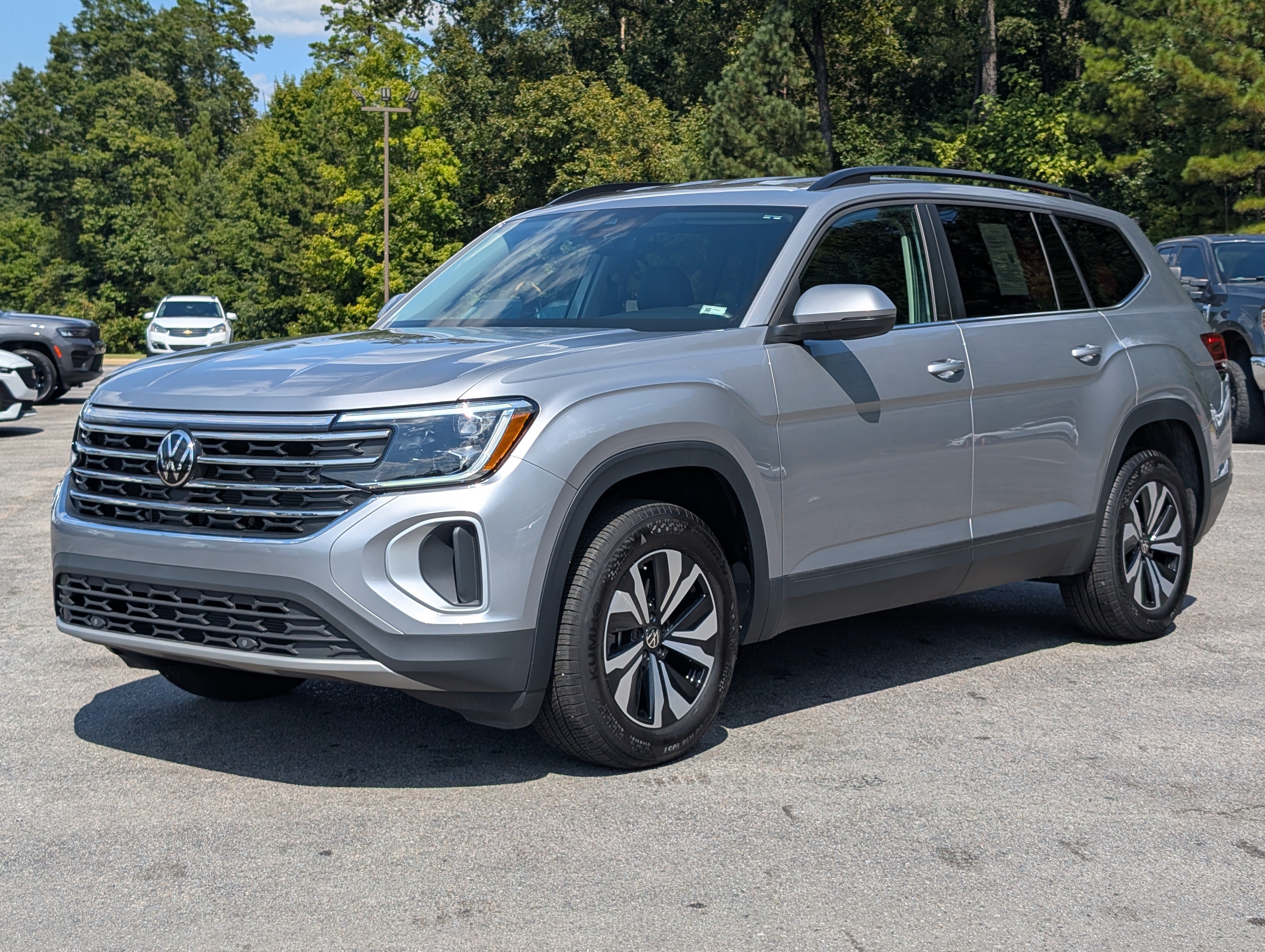 Used 2025 Volkswagen Atlas SE FWD image 7