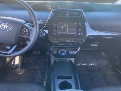 Used 2022 Toyota Prius LE image 11